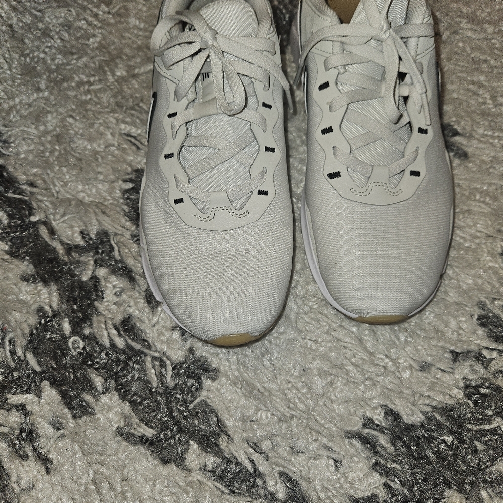 Nike - Picture 2 of 7